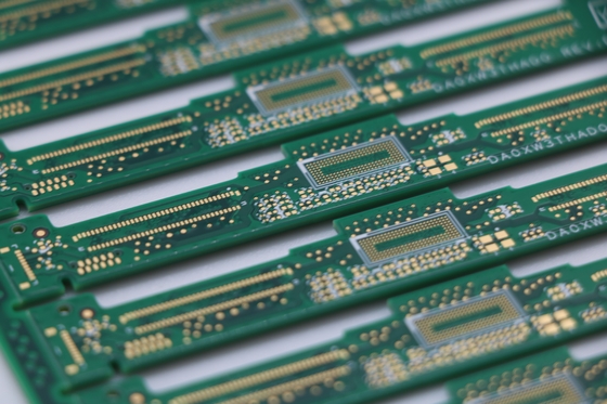 Bom preço. 4L FR4 Placas de circuito impresso de cobre pesado Soldermask verde Serviço de montagem de PCB de tela de seda branco on-line